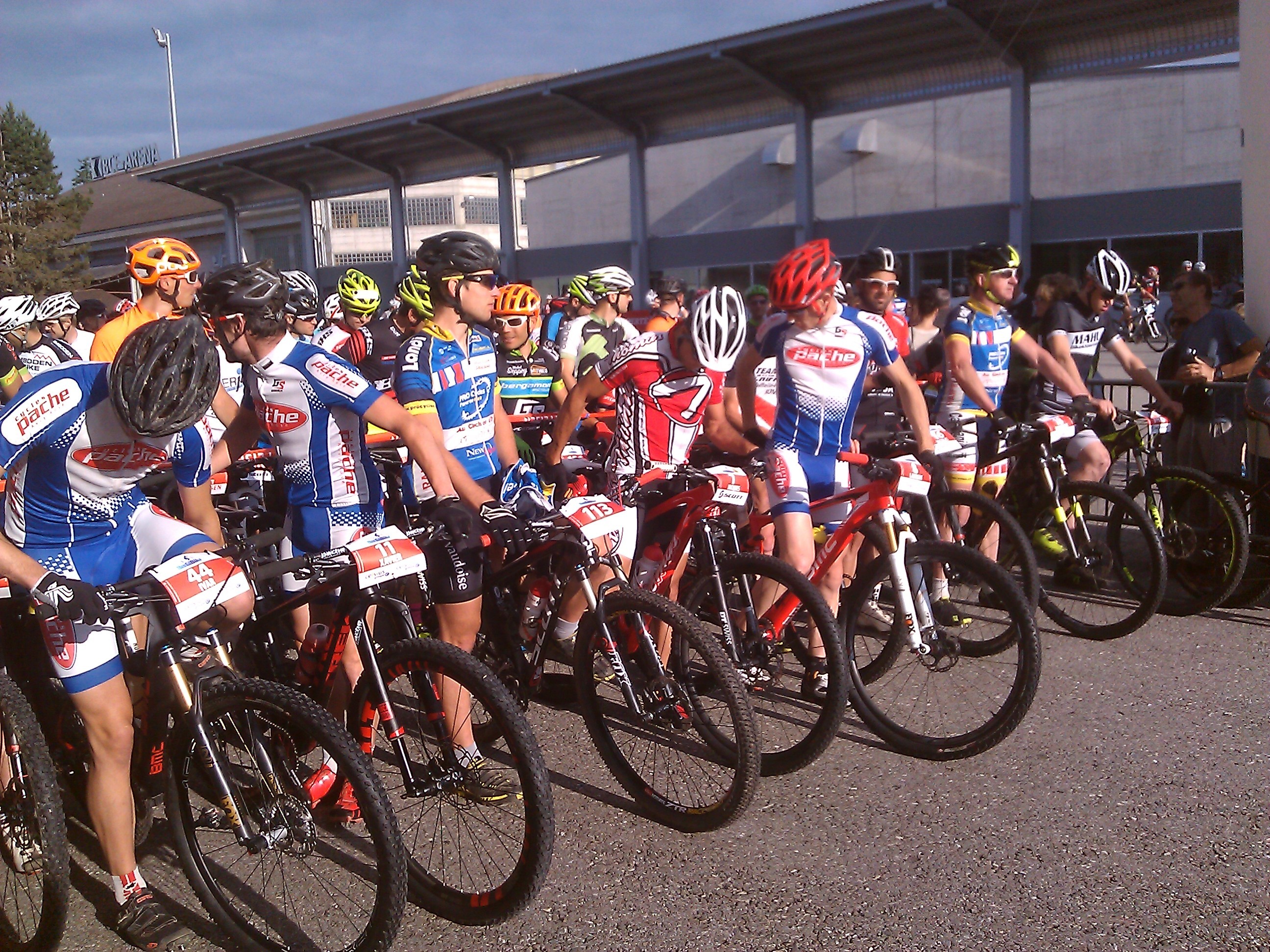 Bergibike 2016,Le soleil est au rendez-vous!Bonne course aux 1200 coureurs.